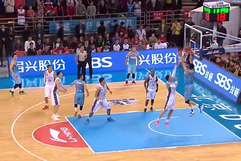 梅西美职联夺冠，C罗黯然神伤（梅西加冕美职联冠军，C罗黯然失色）