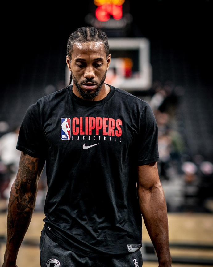 掘金末节爆发约基奇独揽三双（掘金末节发力，约基奇豪揽三双）