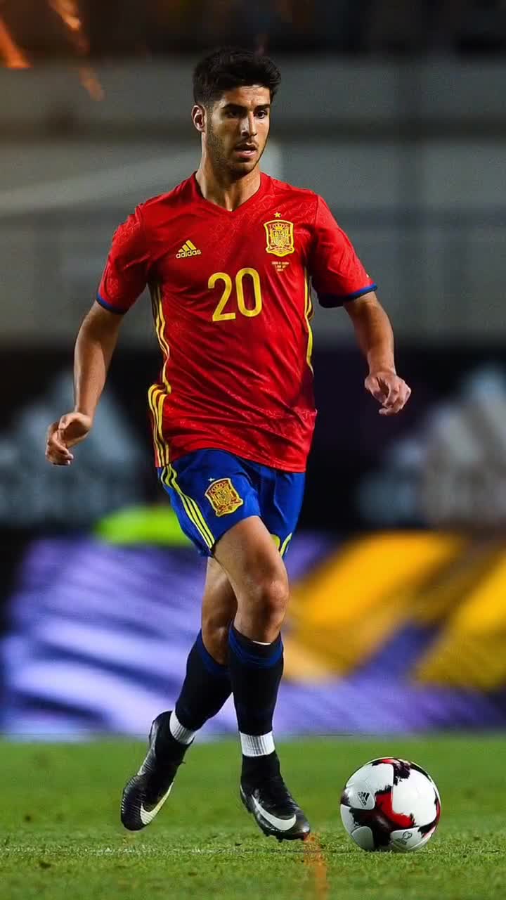 出战4场完成3场零封+两度扑点，迈尼昂当选米兰11月最佳球员（4战3零封两扑点，迈尼昂荣膺米兰11月最佳）