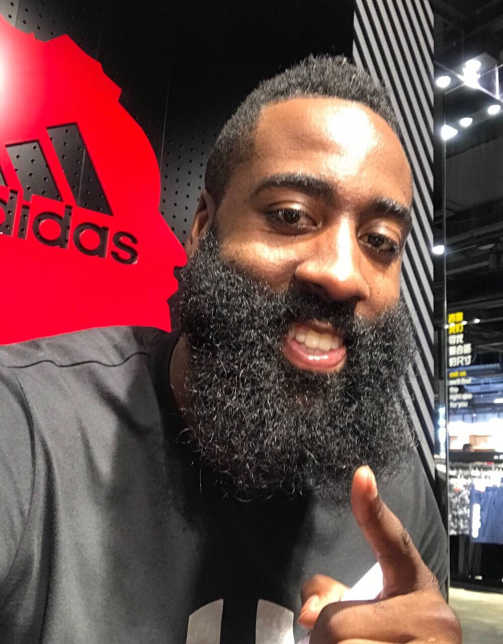 马塞利诺：我们是西甲丢球最少的球队，在欧冠赛场却漏洞百出（马塞利诺：西甲失球最少，欧冠防线却问题频出）