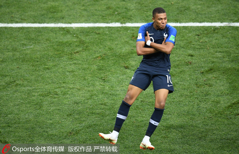 托蒂：米兰双雄和那不勒斯是意甲夺冠热门，悬念会持续到最后（托蒂：意甲争冠看米兰双雄与那不勒斯，胜负要到最后揭晓）