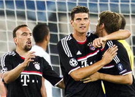 媒体人热议中足联颁奖：中超最佳教练怎能参考足协杯成绩？（中足联颁奖引媒体热议：评中超最佳教练缘何参考足协杯战绩？）