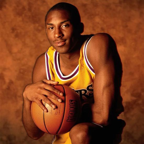 精彩，皇马女足前锋琳达-凯塞多打入一记马拉多纳式进球（惊艳！皇马女足前锋琳达-凯塞多上演马拉多纳式破门）