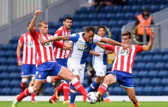 在激烈的英 在激烈的英