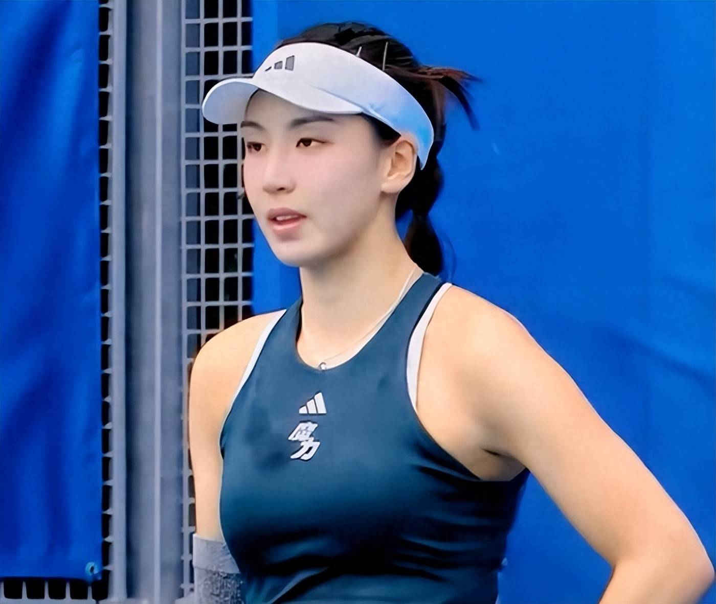 的表现抱有 的表现抱有